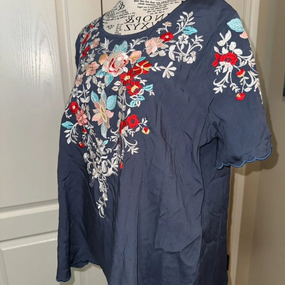 Andrée by Unit Navy Blue Floral Embroidered Scallop Hem Boho Blouse XL - Picture 2 of 5